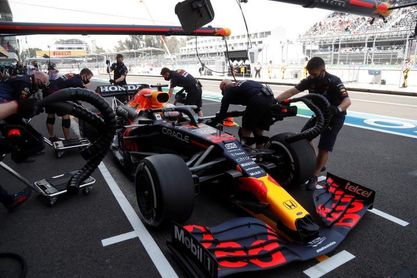 Verstappen se impone a Hamilton en los segundos entrenamientos libres Verstappen se impone a Hamilton en los segundos entrenamientos libres