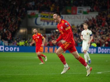 1-1. Gales jugará la repesca en casa 1-1. Gales jugará la repesca en casa