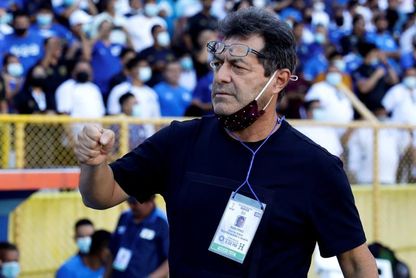 El salvadoreño Hugo Pérez podría llegar a la MLS en 2022 como entrenador El salvadoreño Hugo Pérez podría llegar a la MLS en 2022 como entrenador