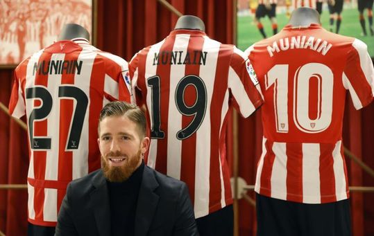 El Athletic arropa a Muniain en el estreno de "Un balón, un escudo, una vida" El Athletic arropa a Muniain en el estreno de "Un balón, un escudo, una vida"