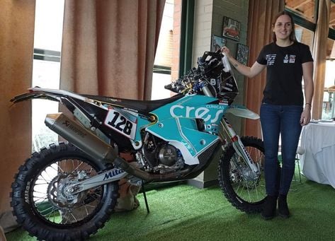Sandra Gómez Cantero debutará en el Dakar con una Husqvarna de 450 cc Sandra Gómez Cantero debutará en el Dakar con una Husqvarna de 450 cc