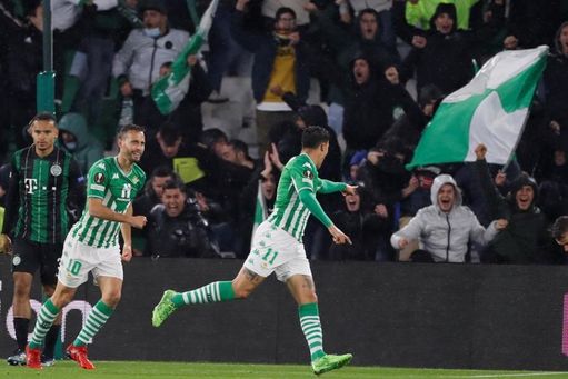 2-0. El Betis gana y asegura su pase pero como segundo de grupo 2-0. El Betis gana y asegura su pase pero como segundo de grupo