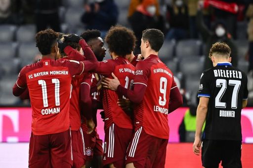 Leroy Sané mantiene líder al Bayern