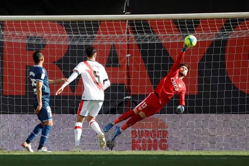 Dimitrievski, centenario con el Rayo Vallecano Dimitrievski, centenario con el Rayo Vallecano