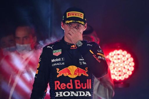 Verstappen: Yo le quería dejar pasar y él (Hamilton) no me quería adelantar