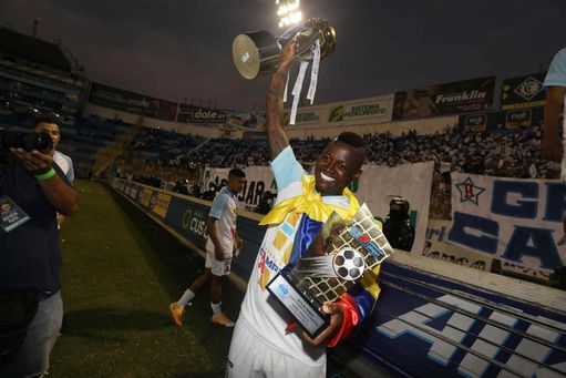 El Alianza gana el Apertura en El Salvador con goles del colombiano Riascos El Alianza gana el Apertura en El Salvador con goles del colombiano Riascos