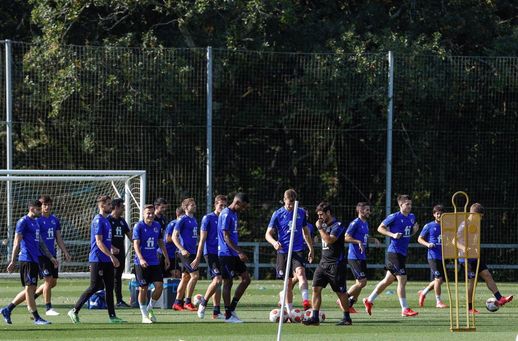 La Real Sociedad confirma 17 positivos entre el primer equipo y el filial La Real Sociedad confirma 17 positivos entre el primer equipo y el filial