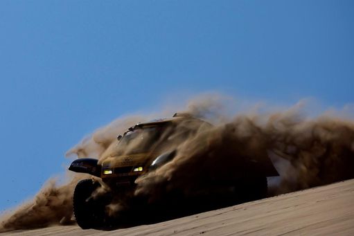 El Dakar refuerza su seguridad tras la explosión de un vehículo El Dakar refuerza su seguridad tras la explosión de un vehículo