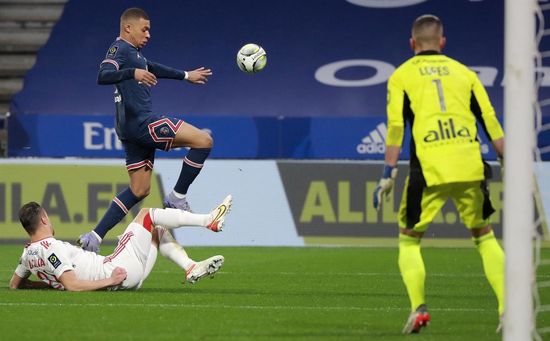 El París Saint Germain con Ramos suplente se deja dos puntos en Lyon