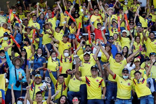 James encara a los aficionados que silbaron a Colombia tras caer con Perú
