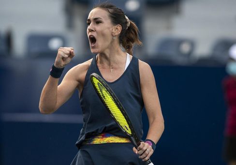 Nuria Párrizas estrena la central con una victoria clara sobre Cirstea Nuria Párrizas estrena la central con una victoria clara sobre Cirstea