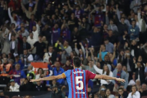El Barça deja atrás el bache en el Camp Nou
