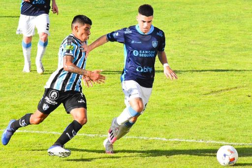 El ofrecimiento de una joven perla argentina, sobre la mesa de Antonio Cordón El ofrecimiento de una joven perla argentina, sobre la mesa de Antonio Cordón