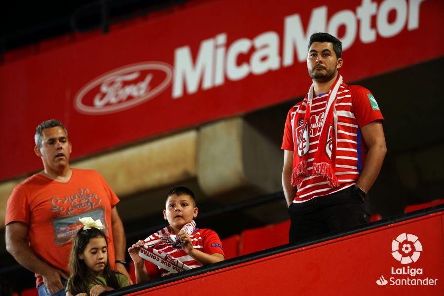 Desde Juanma Moreno, hasta máximos rivales: los mensajes de apoyo al Granada CF tras el descenso