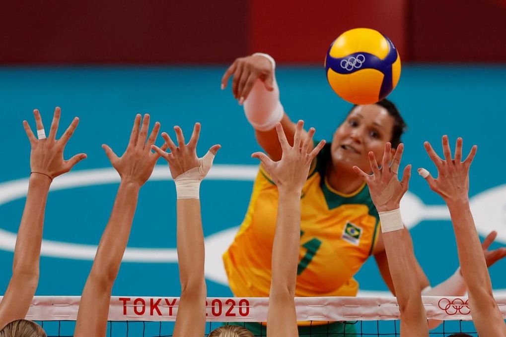 La jugadora de voleibol Tandara Caixeta es suspendida cuatro años por dopaje