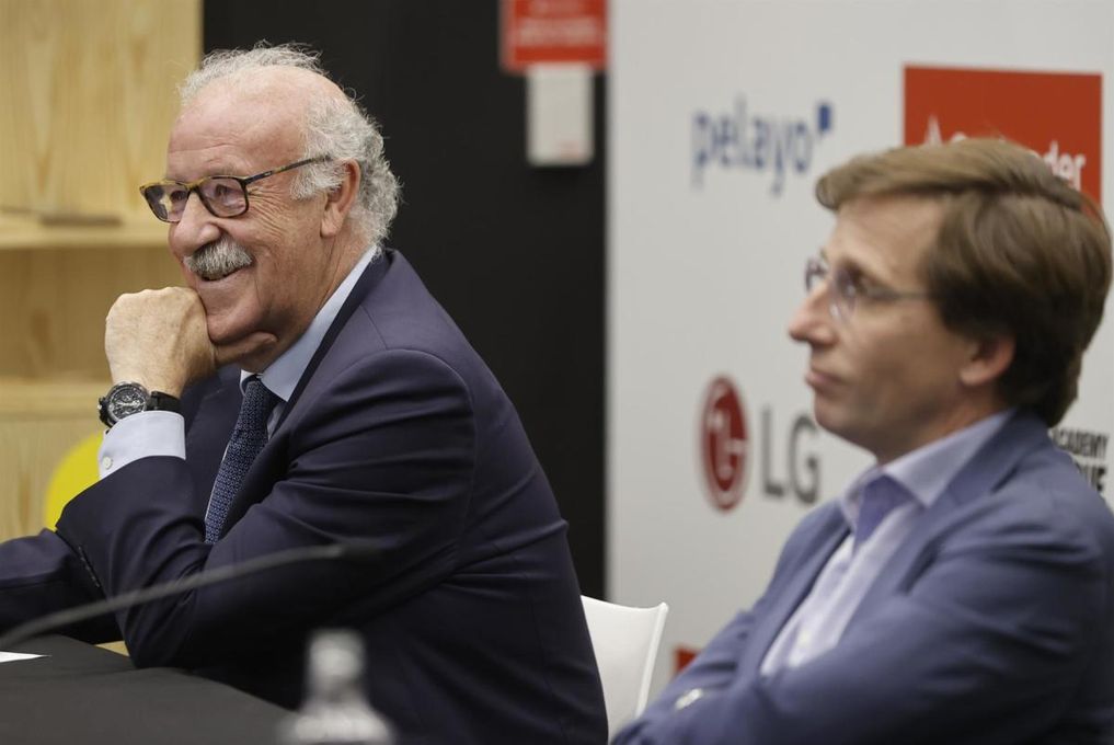 Del Bosque: "El Madrid parte como favorito, pero hay que tener cuidado"