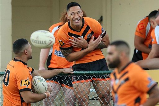 El jugador australiano expulsado por comentarios homófobos jugará con Tonga