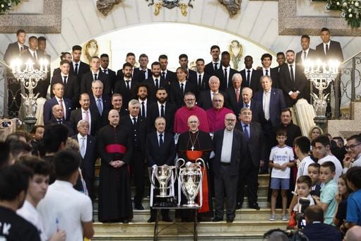 El Real Madrid ofrece la Liga y la decimocuarta a la Virgen de la Almudena