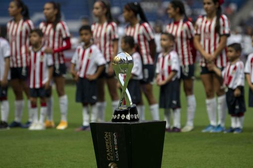 Las Chivas ganan el trofeo de Campeón de Campeones de la Liga femenina
