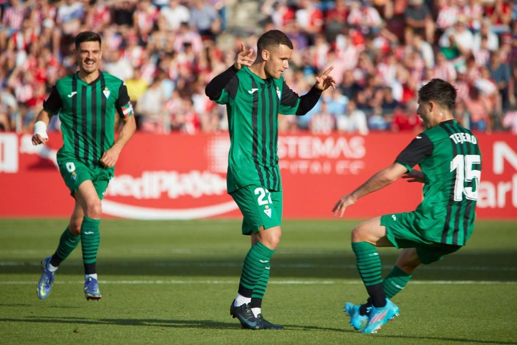 0-1: El Eibar celebra un triunfo de enorme valor con un gran gol de Aketxe