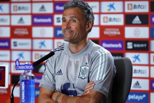 Luis Enrique defiende a Eric García: "Él sabe que si hubiera mejores, no vendría, pero como no los hay". Luis Enrique defiende a Eric García: "Él sabe que si hubiera mejores, no vendría, pero como no los hay".