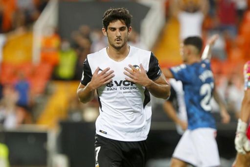 Gonçalo Guedes, celebrando un gol con el Valencia CF.