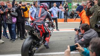 Marc Márquez se asoma al abismo y asume su final en Ducati