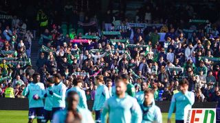 Locura en el Benito Villamarín: 14.000 béticos animan en la sesión del Betis