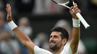 Un Djokovic arrollador espera a Alcaraz en la final de Wimbledon