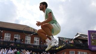 Alcaraz 'vuela' sobre la hierba de Queen's y mete miedo para Wimbledon