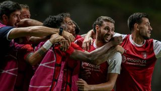 Los delanteros españoles que enamoran en Portugal y 'llaman' a Luis de la Fuente