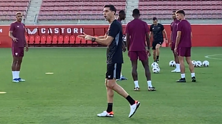 Dos ausencias y una grata noticia en el nuevo entrenamiento del Sevilla de Diego Alonso