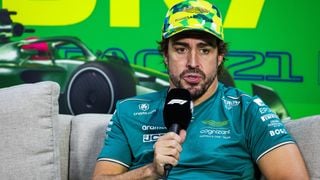 Fernando Alonso recibe un duro ataque de un ex compañero