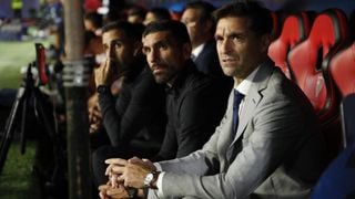 Diego Alonso no podrá repetir once: baja de última hora en el Sevilla ante el Cádiz 