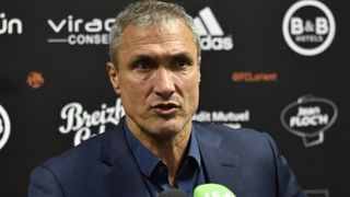 Suspenden a un entrenador por comentarios racistas a sus jugadores