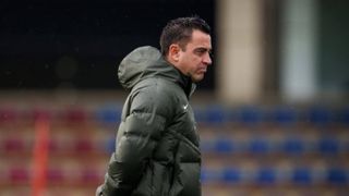 Un nuevo problema para Xavi en la defensa del Barcelona antes de recibir al Atlético