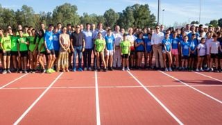 Inaugurada la nueva pista de atletismo de la UPO por el rector y el alcalde de Dos Hermanas