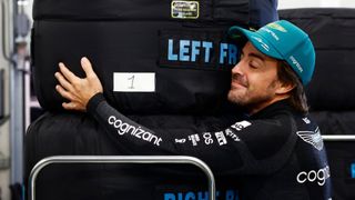 Fernando Alonso lanza una explicación al bajón de Aston Martin