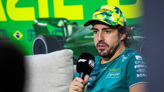 Fernando Alonso y el recuerdo de Schumacher que le despertó 'Checo' Pérez