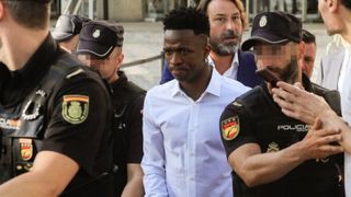 Vinicius declaró por los insultos racistas en Mestalla y un abogado lo califica de "pelín prepotente"