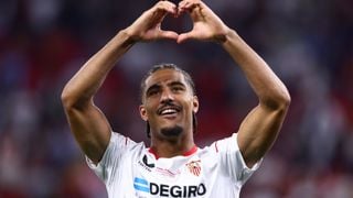 Badé se queda en el Sevilla: firma hasta 2027