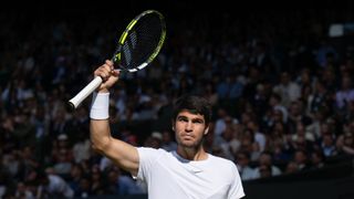 Alcaraz vence y convence rumbo a las semifinales de Wimbledon