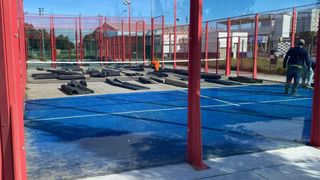 El Ayuntamiento de Sevilla inicia la renovación de las pistas de pádel en 8 centros deportivos