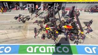Alonso 'no se presenta' en el GP de Hungría con un Verstappen estratosférico