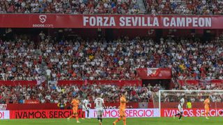 Tres aficionados del Sevilla fallecen cuando iban de camino para ver el Atlético - Sevilla
