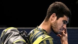 Carlos Alcaraz se atraganta en su regreso en el Masters 1000 París-Bercy