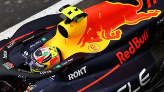 Nuevo movimiento de Red Bull para evitar que Fernando Alonso consiga la 33 y dé caza a Checo Pérez