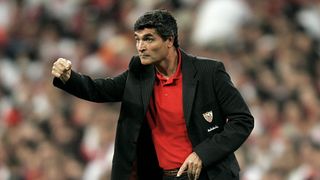 Juande Ramos atiza ahora las formas del Sevilla y habla del derbi contra el Betis del botellazo