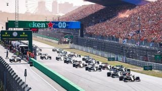 Libres 2 GP Países Bajos F1 2023:  Batacazo de Fernando Alonso con Verstappen primero y Carlos Sainz a la cola 