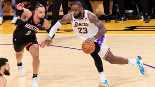 LeBron James, decisivo con los Lakers en otra noche estelar